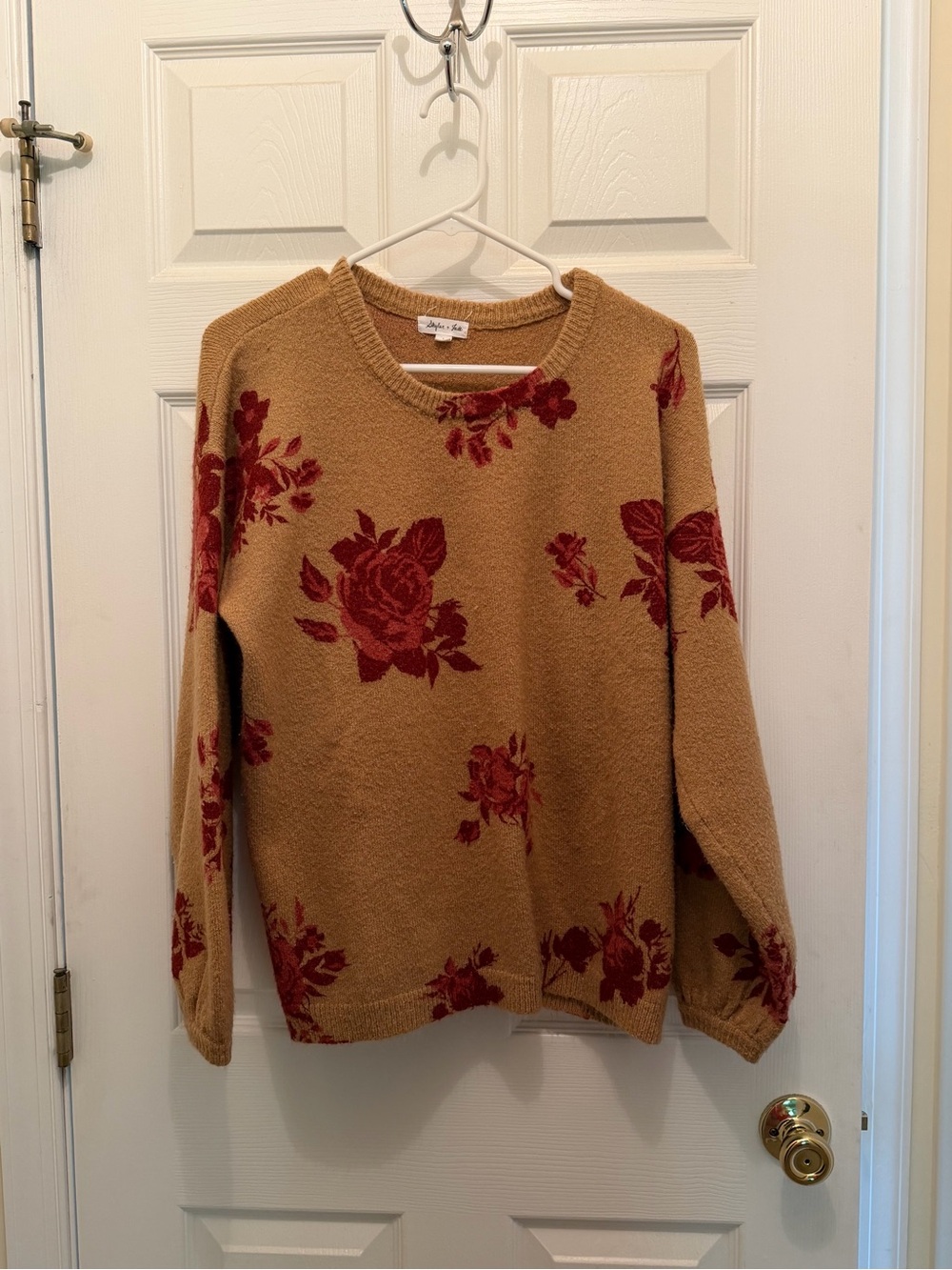 Vintage-Inspired Camel Crewneck Sweater with Red Rose Motif